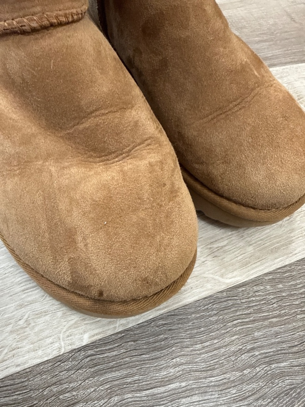 UGGS - Picture 5 of 5